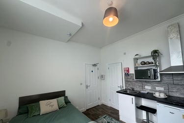 1 bed studio, Bryn Road, Brynmill, Swansea, SA20AR - Image 6
