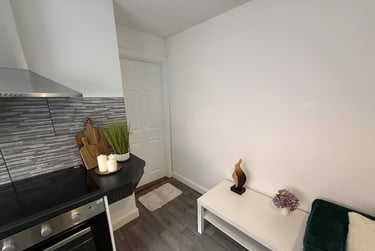 1 bed flat, Bryn Road, Brynmill, Swansea, SA20AR - Image 6