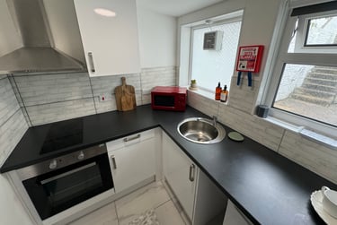 1 bed flat, Bryn Road, Brynmill, Swansea, SA20AR - Image 6