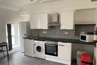2 bed flat, Bryn Road, Brynmill, Swansea, SA20AP - Image 3