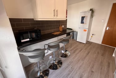 3 bed flat, Bryn Road, Brynmill, Swansea, SA20AR - Image 3