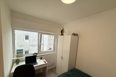 1 bed studio, St Helens Road, Mount Pleasant, Swansea, SA14DQ - Image 3
