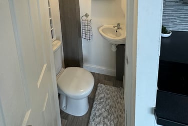 1 bed studio, Malvern Terrace, Brynmill, Swansea, SA20BE - Image 7