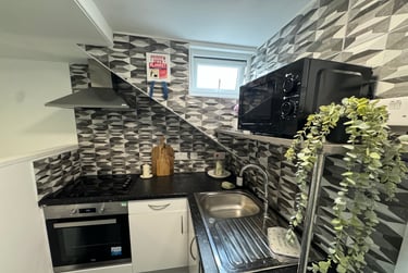 1 bed studio, Malvern Terrace, Brynmill, Swansea, SA20BE - Image 7