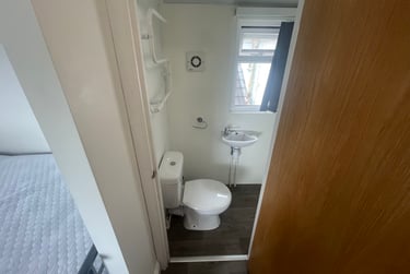 1 bed studio, Finsbury Terrace, Brynmill, Swansea, SA20AH - Image 7