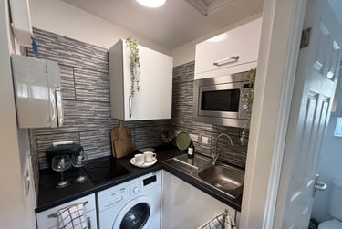 1 bed studio, St Albans Road, Brynmill, Swansea, SA20BP - Image 7