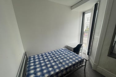 3 bed flat, Bryn Road, Brynmill, Swansea, SA20AR - Image 13