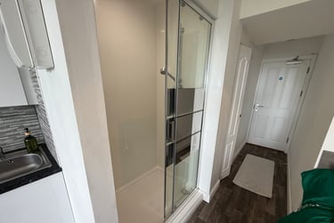 1 bed studio, Bryn Road, Brynmill, Swansea, SA20AR - Image 8