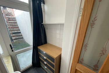 2 bed flat, King Edwards Road, Brynmill, Swansea, SA14LU - Image 8