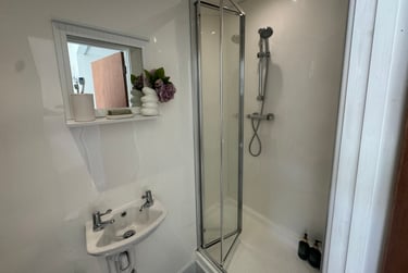 1 bed studio, Bryn Road, Brynmill, Swansea, SA20AR - Image 9
