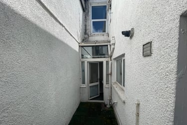 2 bed flat, King Edwards Road, Brynmill, Swansea, SA14LU - Image 9
