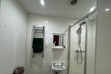 1 bed flat, Bryn Road, Brynmill, Swansea, SA20AR - Image 9