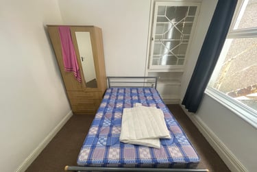 2 bed flat, St Albans Road, Brynmill, Swansea, SA20BP - Image 13