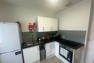 2 bed flat, St Helens Road, Mount Pleasant, Swansea, SA14DQ - Image 2