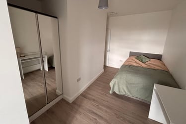 1 bed studio, Bryn Road, Brynmill, Swansea, SA20AR - Image 7
