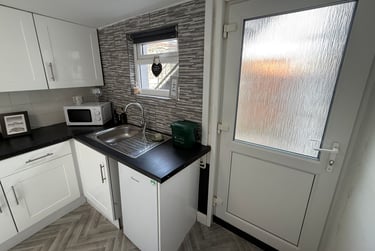 1 bed flat, Malvern Terrace, Brynmill, Swansea, SA20BE - Image 10