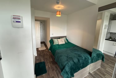 1 bed studio, Bryn Road, Brynmill, Swansea, SA20AR - Image 9