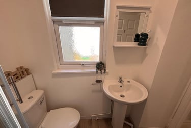 1 bed studio, Bryn Road, Brynmill, Swansea, SA20AR - Image 11