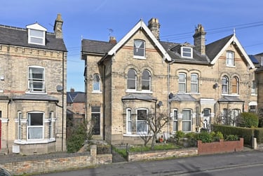 2 bed flat, Heslington Road, Fishergate, York, YO105AU - Image 1