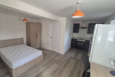 1 bed flat, Main Street, Heslington, York, YO105EA - Image 1