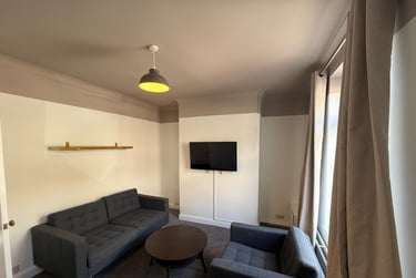 2 bed house, Harrison Street, Heworth, York, YO311DG - Image 2