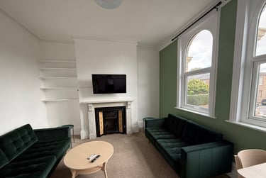 2 bed flat, Heslington Road, Fishergate, York, YO105AU - Image 2