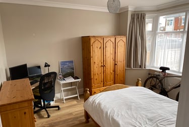 2 bed flat, Wallisdown Road, Talbot village, Bournemouth, BH118PP - Image 2