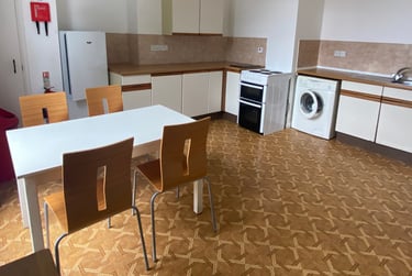 2 bed flat, Sydenham Villas Road, City Centre, Cheltenham, GL526DZ - Image 3