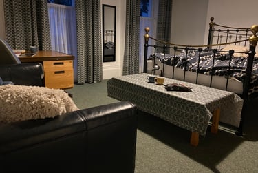2 bed flat, Sydenham Villas Road, City Centre, Cheltenham, GL526DZ - Image 11