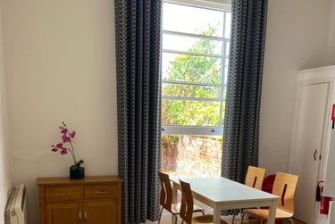 2 bed flat, Sydenham Villas Road, City Centre, Cheltenham, GL526DZ - Image 2