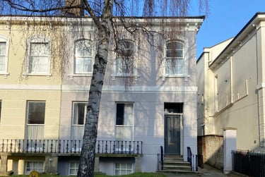 2 bed flat, Sydenham Villas Road, City Centre, Cheltenham, GL526DZ - Image 1