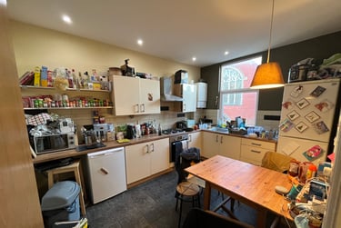 5 bed house, Penny Lane, Mossley Hill, Liverpool, L181DQ - Image 1