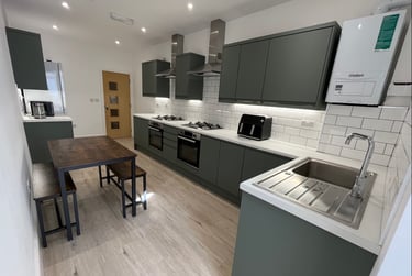 6 bed house, Smithdown Road, Sefton Park, Liverpool, L155AH - Image 1