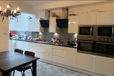 8 bed house, Penny Lane, Mossley Hill, Liverpool, L181DQ - Image 1