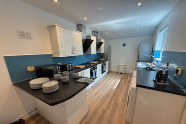 8 bed house, Greenbank Road, Sefton Park, Liverpool, L181HG - Image 2