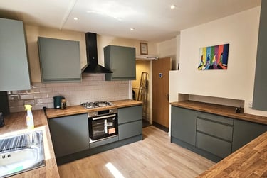 5 bed house, Penny Lane, Mossley Hill, Liverpool, L181DQ - Image 1