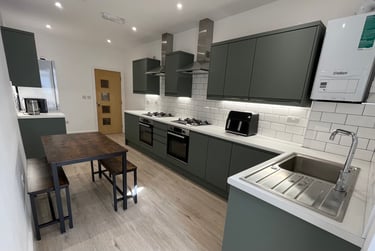 7 bed house, Smithdown Road, Sefton Park, Liverpool, L155AH - Image 1