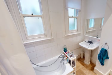3 bed flat, Mount Nod Road, Tulse Hill, London, SW162LL - Image 5