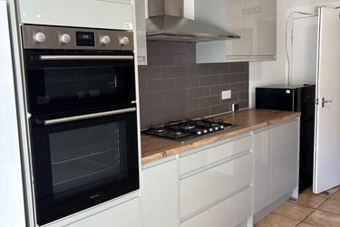 5 bed house, Elcot Avenue, Peckham, London, SE151QB - Image 2
