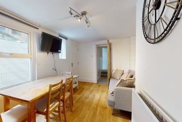 6 bed house, Sutherland Square, Kennington, London, SE173EQ - Image 1