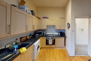3 bed flat, Mount Nod Road, Tulse Hill, London, SW162LL - Image 1