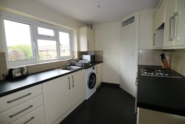 3 bed flat, Shaftesbury Road, St Stephens, Canterbury, CT27LF - Image 1
