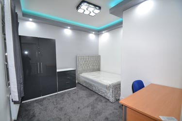 6 bed house, Scarsdale Road, Victoria Park, Manchester, M145PR - Image 2