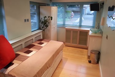 2 bed house, Poplar Road South, Morden, London, SW193JY - Image 1