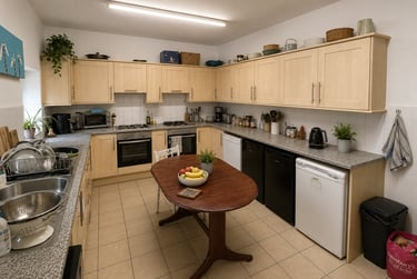 9 bed house, Hanover Square, City Centre, Leeds, LS31BQ - Image 1