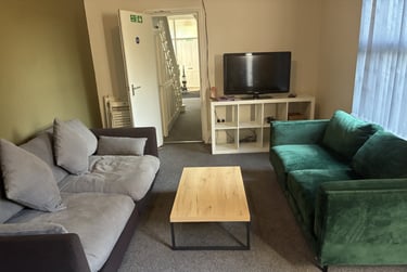 9 bed house, Hanover Square, City Centre, Leeds, LS31BQ - Image 1