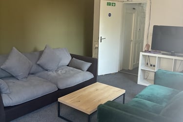 9 bed house, Hanover Square, City Centre, Leeds, LS31BQ - Image 2