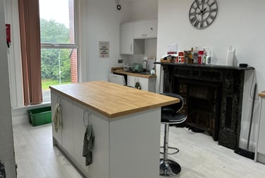 9 bed house, Belle Vue Road, Hyde Park, Leeds, LS31HG - Image 2