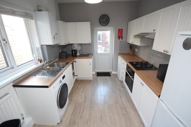 5 bed house, Francis Ave, Near university, Portsmouth, PO40HL - Image 2