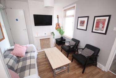 4 bed house, Lawson Road (ALL DOUBLE BEDROOMS), Southsea, Portsmouth, PO51SE - Image 1